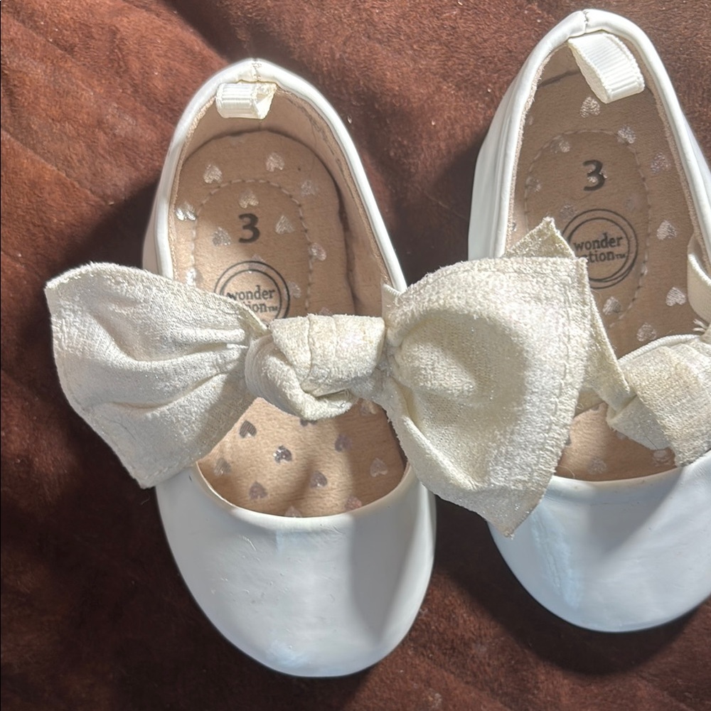 Wonder Nation White Dress Shoes with Satin Bow